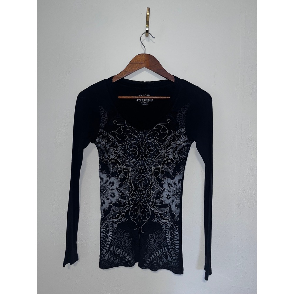 Mudd Womens Y2K Black Graphic Ribbed Long Sleeve V-Neck Top Medium 2000s Casual